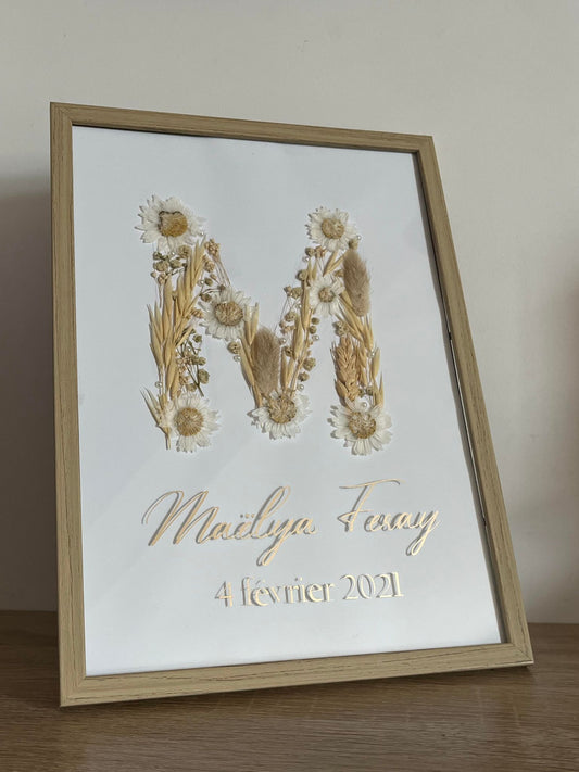 Cadre initiale fleurs séchées et sa personnalisation