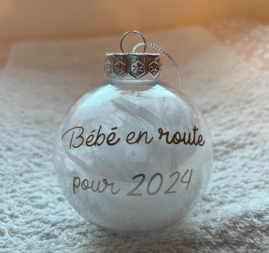 Boule de Noël révélation « bébé en route »