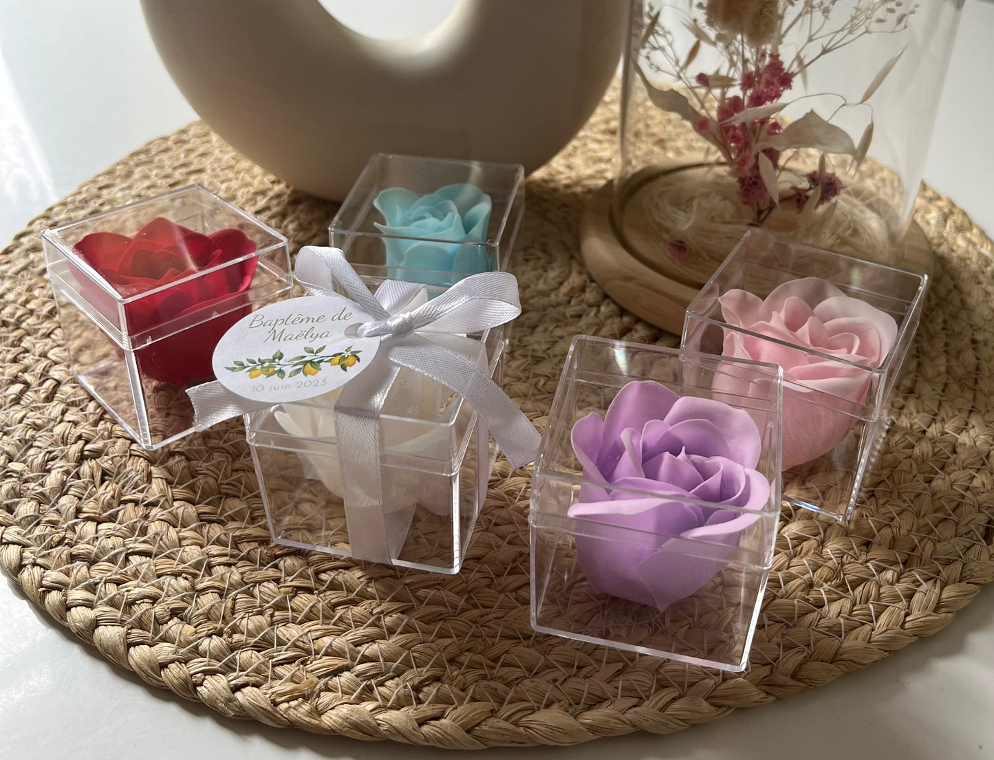 Boîte acrylique transparente avec fleur de savon